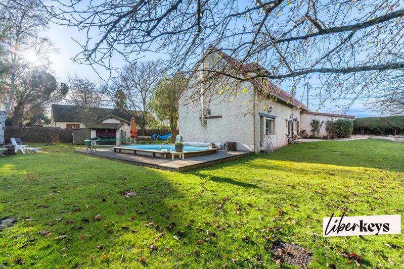 Propriété - 220 m² - 8 pièces