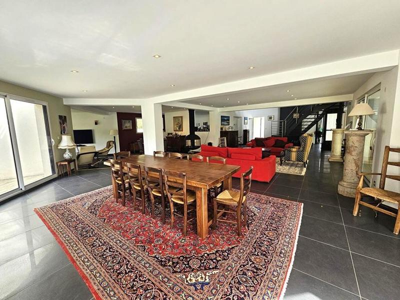 Maison - 530 m² - 10 pièces