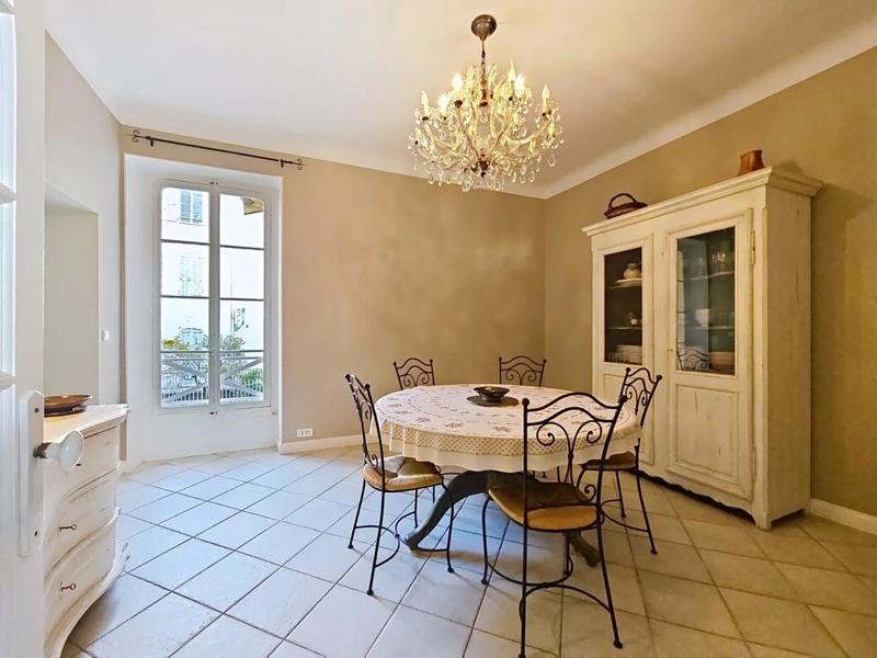 Appartement - 111 m² - 5 pièces