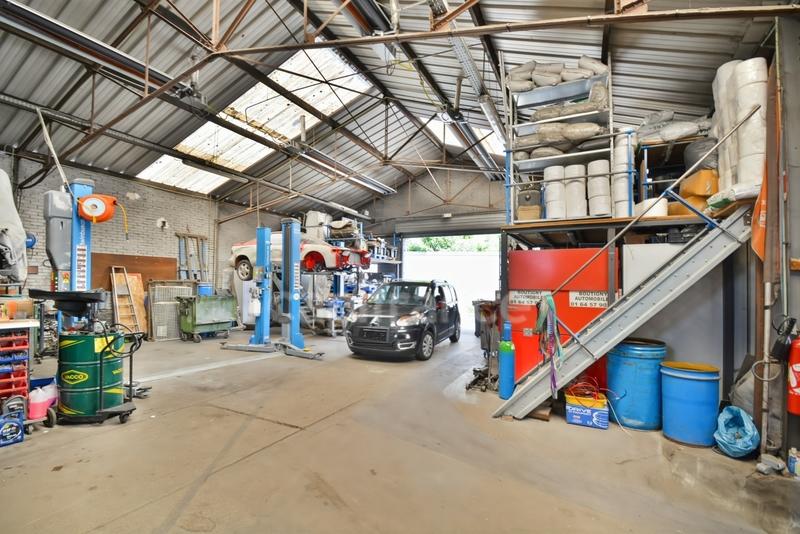 Local d'activité / Entrepôt - 900 m² - 10 pièces