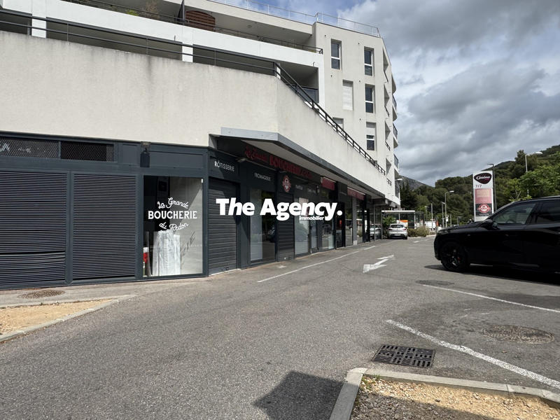 Local commercial - 296 m²