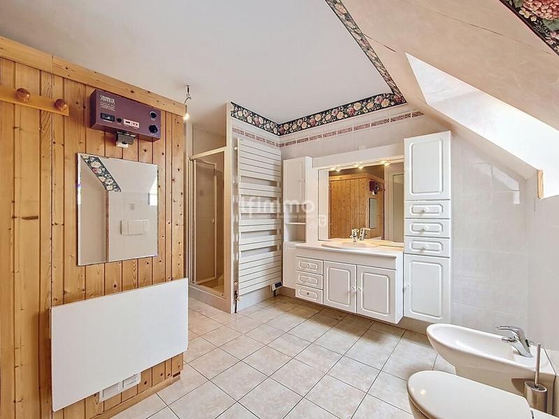 Maison - 213 m² - 9 pièces