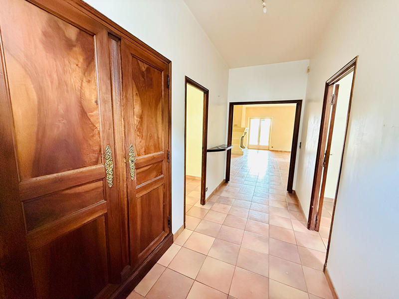 Maison - 228 m² - 9 pièces