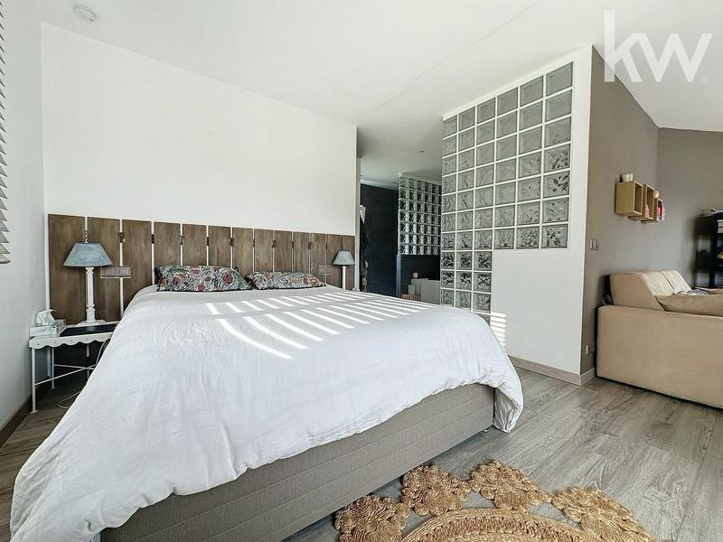 Maison - 220 m² - 6 pièces