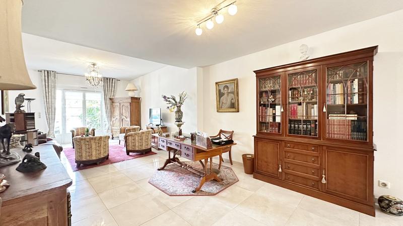 Appartement bourgeois - 184 m² - 4 pièces