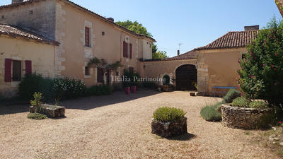 Propriété - 390 m² - 16 pièces