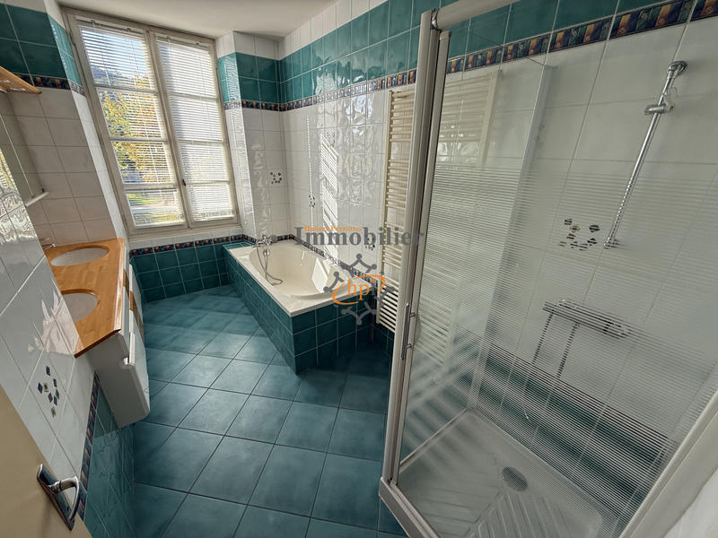 Maison - 200 m² - 1 pièce