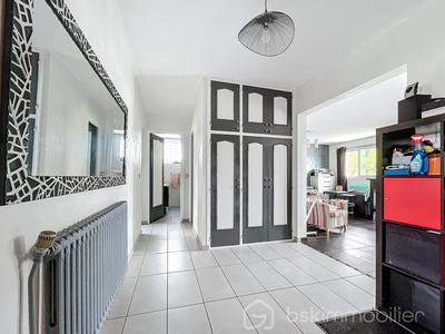 Maison traditionnelle - 190 m² - 9 pièces