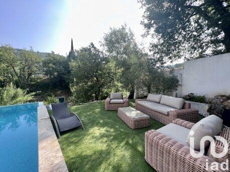 Maison - 240 m² - 7 pièces