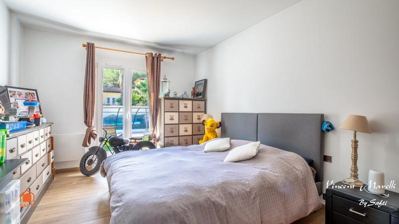 Maison - 248 m² - 10 pièces