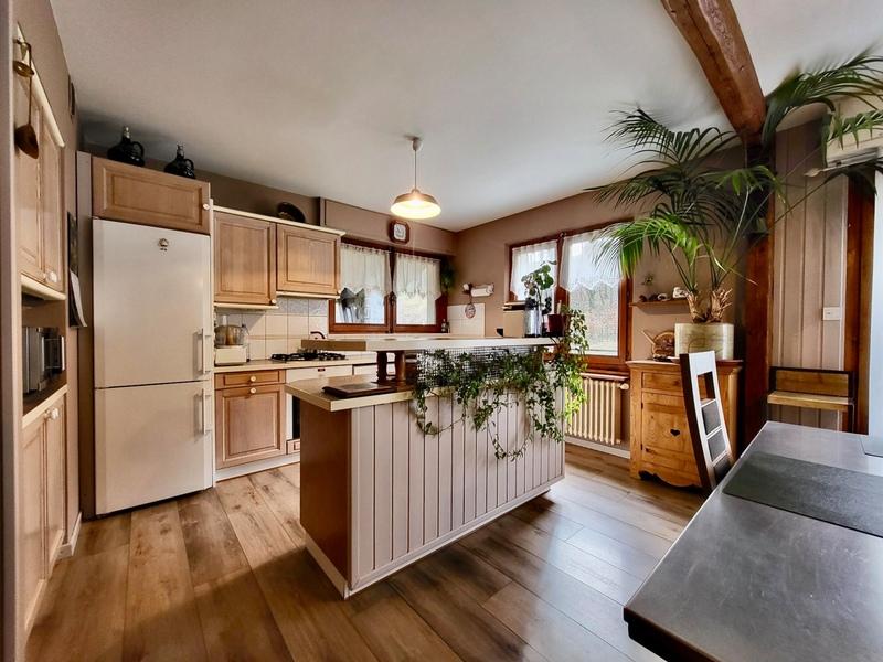 Maison - 241 m² - 9 pièces