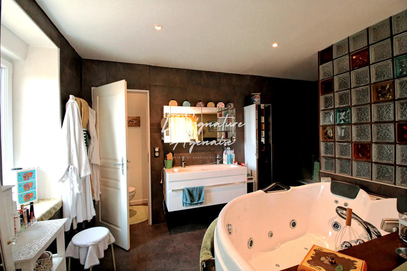 Maison - 275 m² - 8 pièces