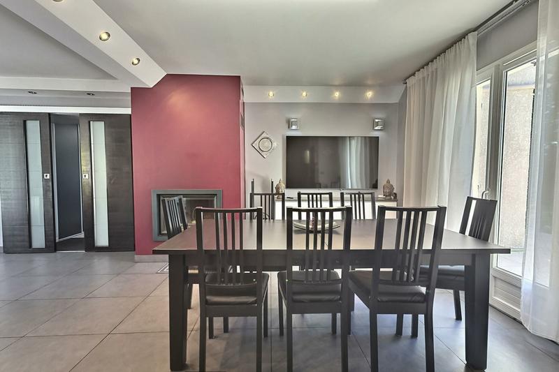 Maison - 187 m² - 9 pièces