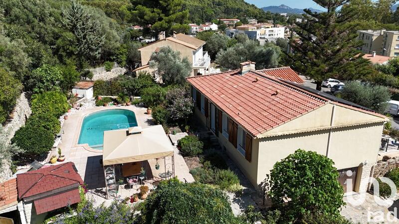 Maison - 177 m² - 7 pièces