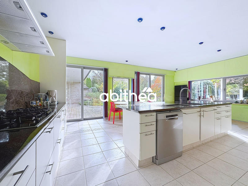 Maison - 368 m² - 9 pièces