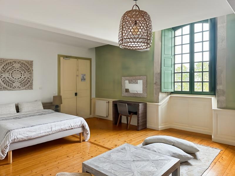 Château - 1 540 m² - 32 pièces