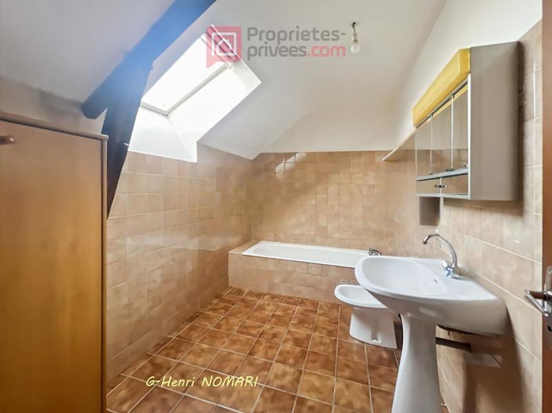 Maison - 228 m² - 9 pièces