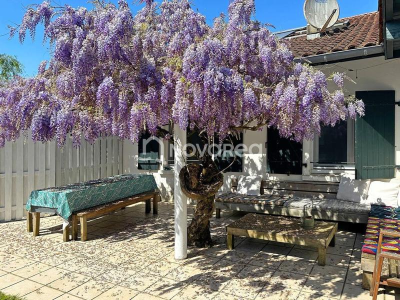 Maison - 312 m² - 9 pièces