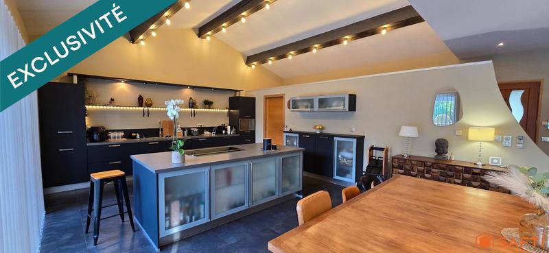 Maison - 293 m² - 8 pièces