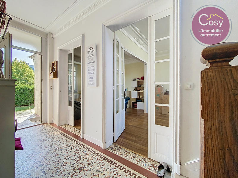 Villa - 180 m² - 9 pièces