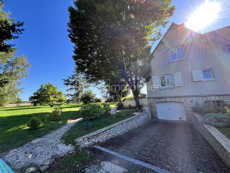 Propriété - 258 m² - 9 pièces