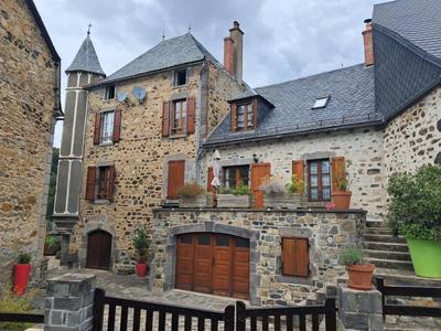 Maison - 260 m² - 11 pièces