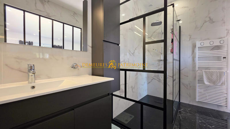 Maison - 700 m² - 9 pièces