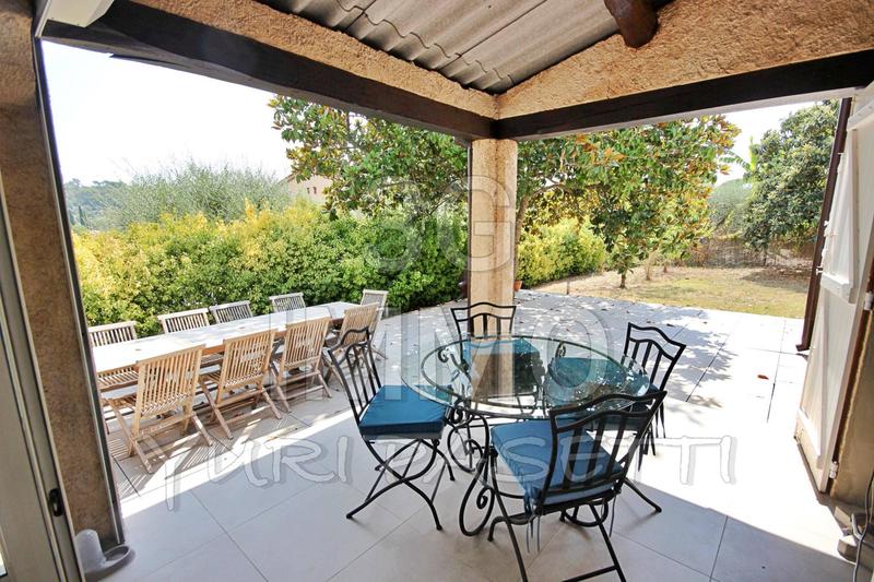Villa - 1 365 m² - 5 pièces