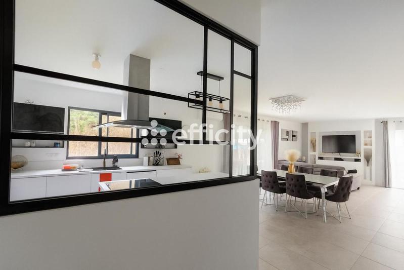 Pavillon - 108 m² - 5 pièces