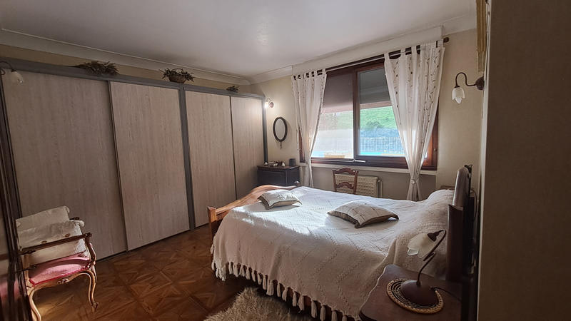 Maison - 180 m² - 5 pièces