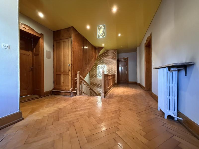 Maison - 288 m² - 10 pièces