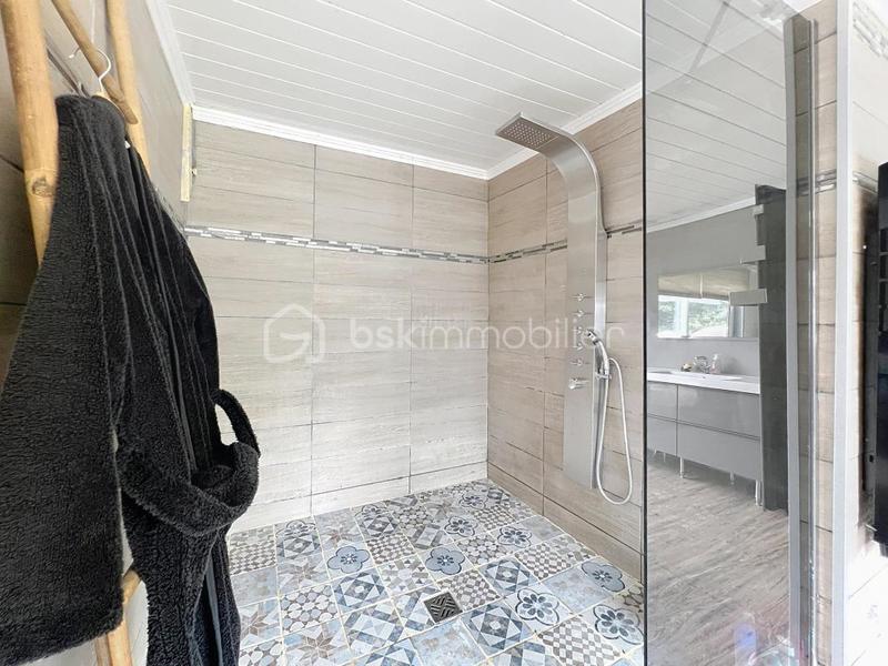 Maison - 180 m² - 5 pièces