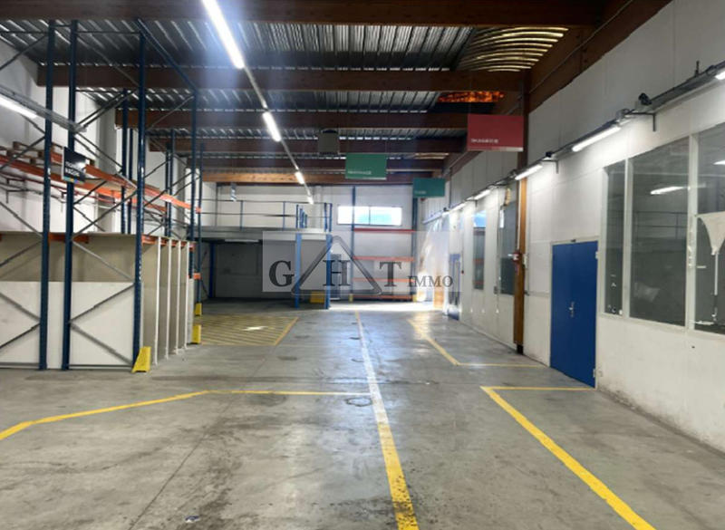 Entrepôt - 1 420 m²