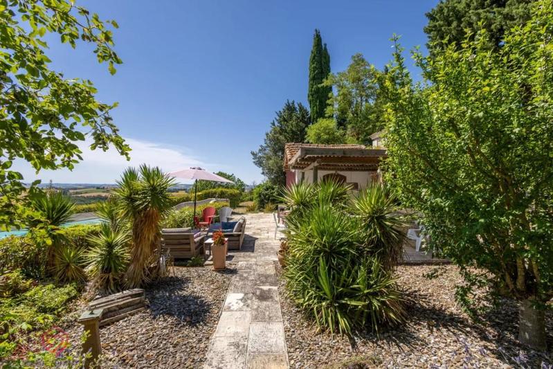 Maison de maîtres - 900 m² - 26 pièces