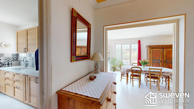 Maison traditionnelle - 220 m² - 7 pièces