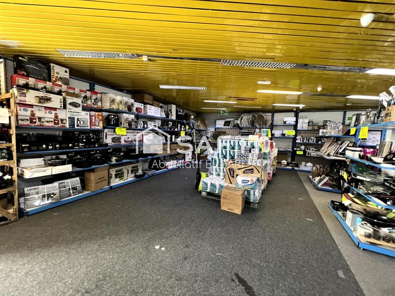 Local commercial - 400 m² - 1 pièce