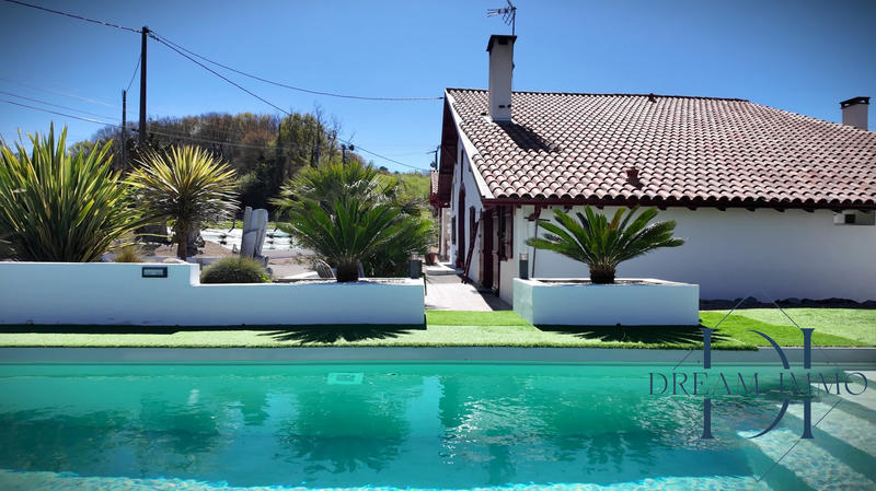 Maison traditionnelle - 200 m² - 4 pièces