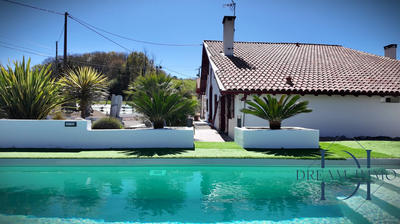 Maison traditionnelle - 200 m² - 4 pièces