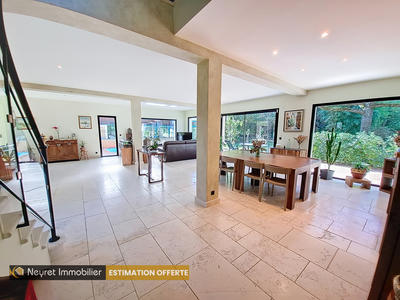 Maison - 308 m² - 10 pièces