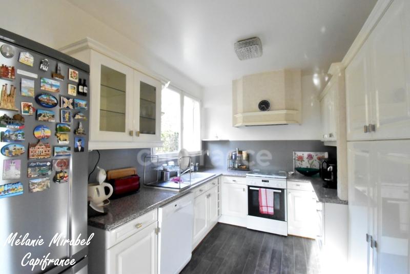 Maison - 186 m² - 10 pièces