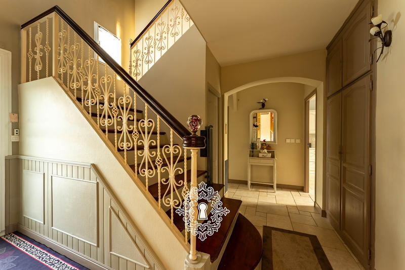 Maison - 195 m² - 7 pièces