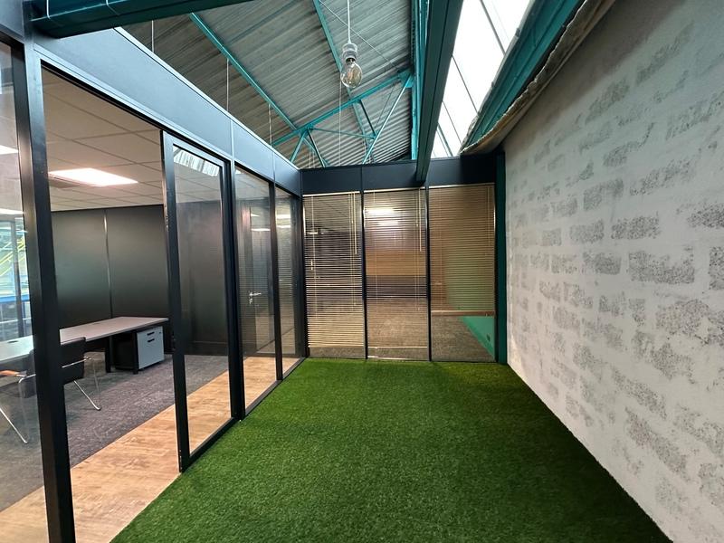 Entrepôt - 994 m² - 15 pièces