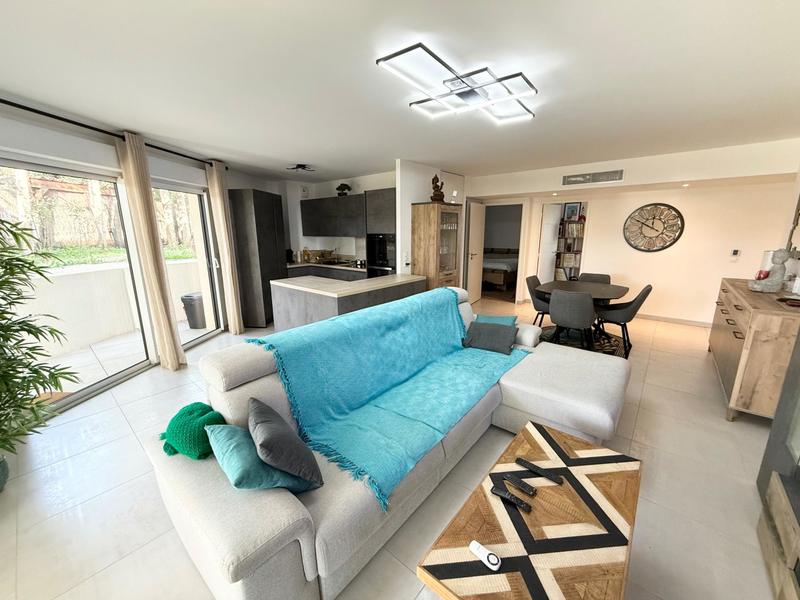 Appartement - 93 m² - 4 pièces