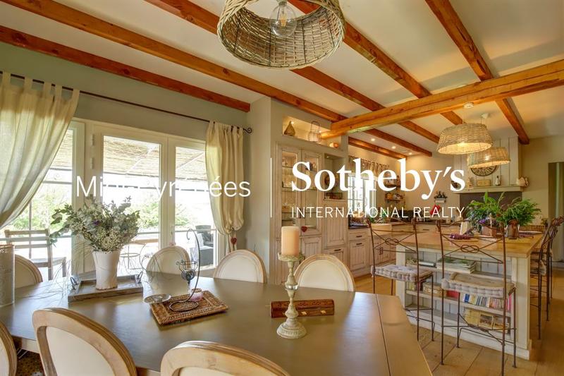 Maison - 228 m² - 8 pièces