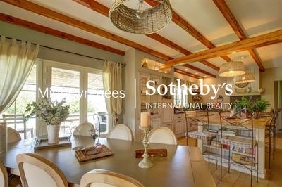 Maison - 228 m² - 8 pièces