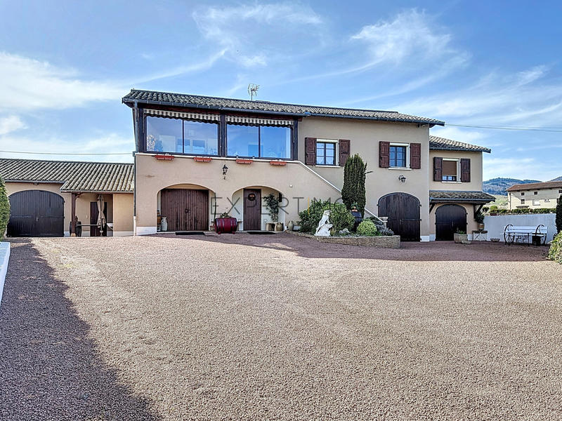 Propriété - 220 m² - 9 pièces