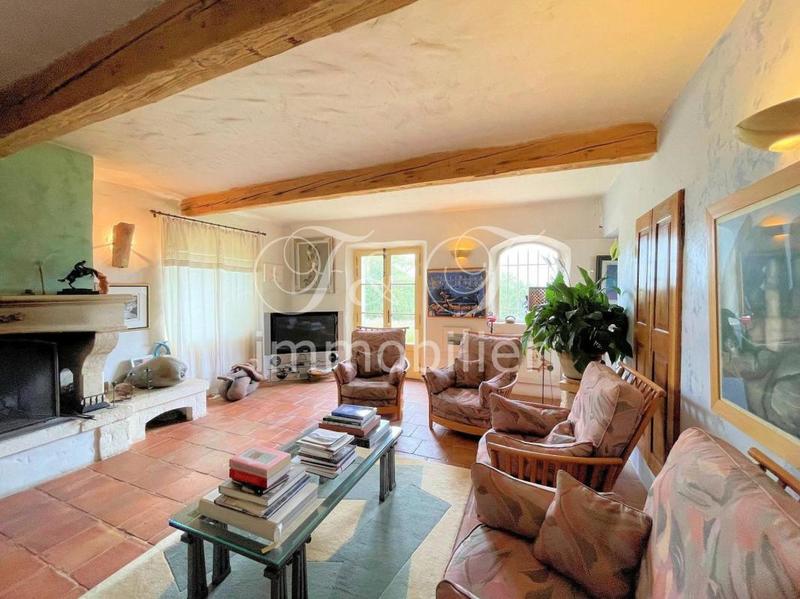 Propriété - 190 m² - 6 pièces