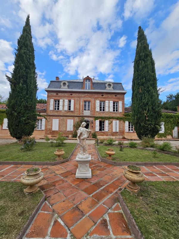 Château - 680 m² - 21 pièces