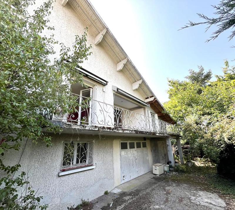 Maison - 250 m² - 8 pièces