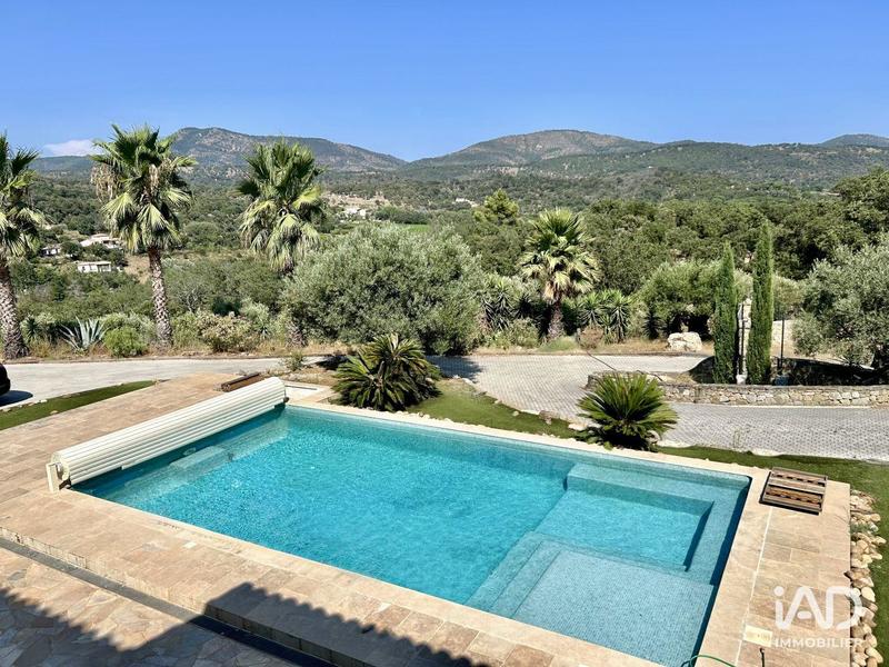 Maison - 260 m² - 6 pièces